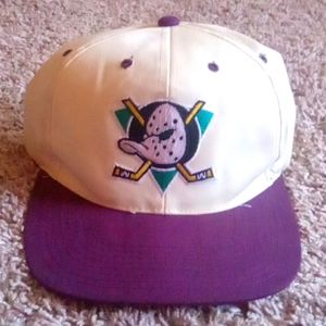Vintage ***WHITE/PURPLE*** SUPER RARE! MIGHTY DUCKS SNAPBACK!